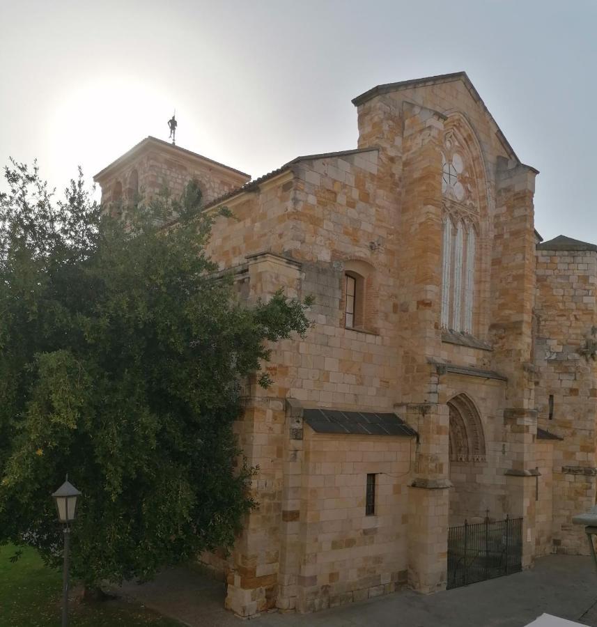 Hostal La Reina Θαμόρα Εξωτερικό φωτογραφία