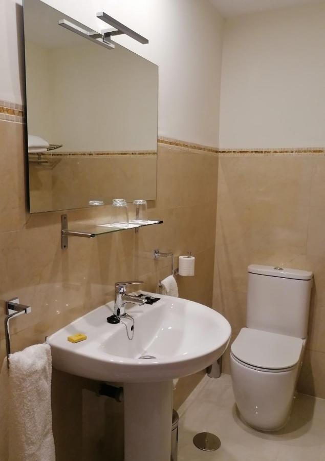 Hostal La Reina Θαμόρα Εξωτερικό φωτογραφία